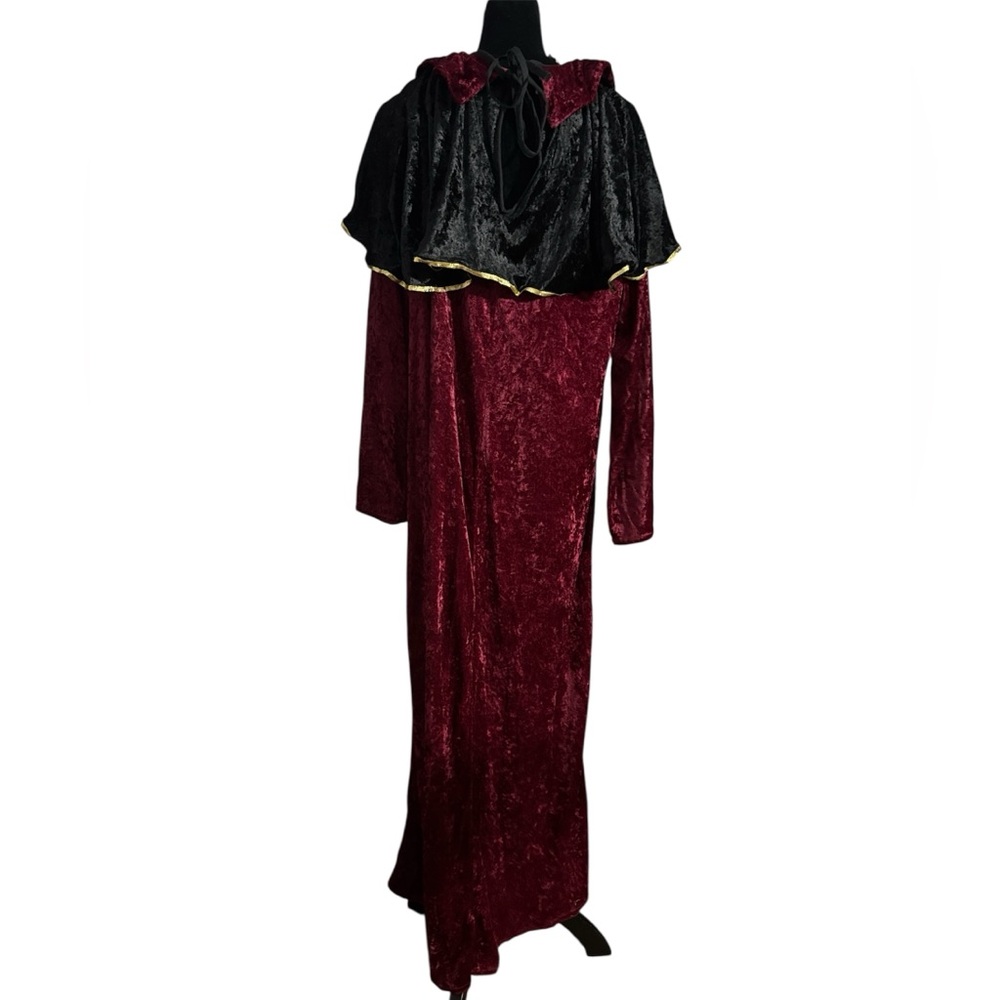 Gothic Priest Costume - Picture 3 of 5